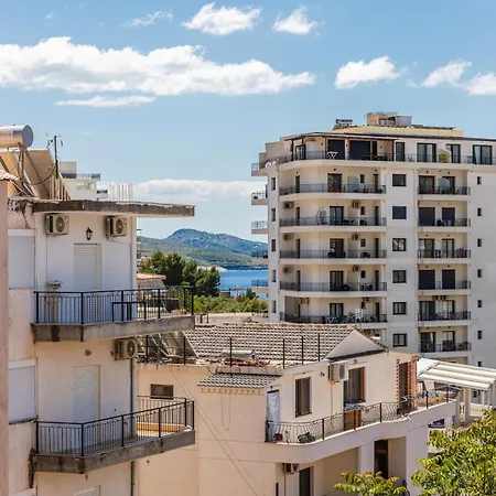 Flower Balcony | 2br Beachside Escape By Pikhost Appartamento Sarandë
