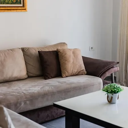 Appartamento Flower Balcony | 2br Beachside Escape By Pikhost *