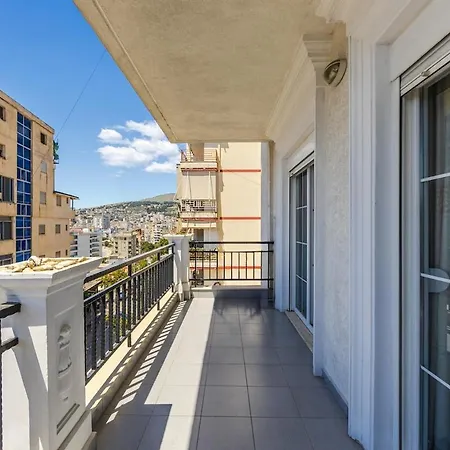 Appartamento Flower Balcony | 2br Beachside Escape By Pikhost